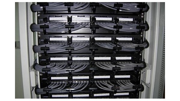 IDC機(jī)房綜合布線系統(tǒng)設(shè)計(jì)注意事項(xiàng)